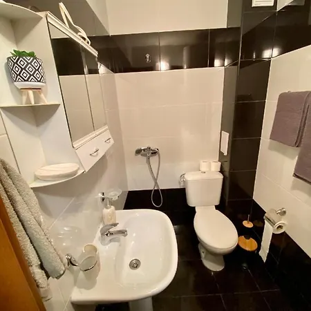 By Thе Sea Apartman Várna